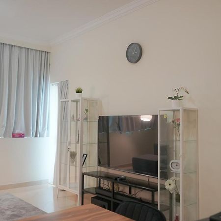 Step Into Serenity - Discover Modern Living In 1Br Apartment With Panoramic Views In Dubai Marina Near Jbr Walk, Beach And Bla Bla Club Exteriör bild