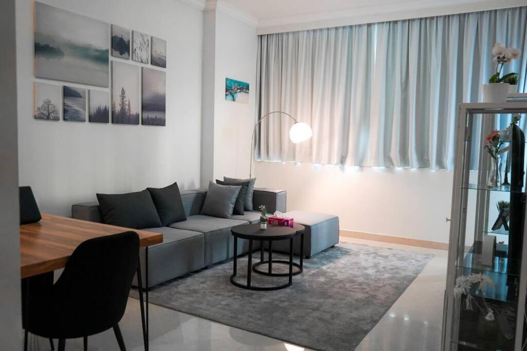 Step Into Serenity - Discover Modern Living In 1Br Apartment With Panoramic Views In Dubai Marina Near Jbr Walk, Beach And Bla Bla Club Exteriör bild