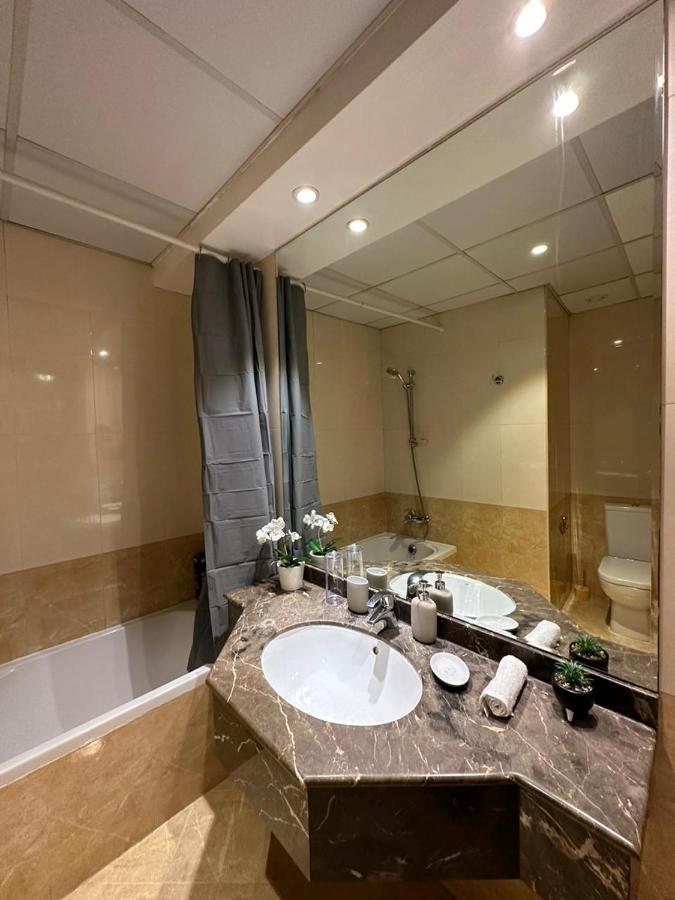Step Into Serenity - Discover Modern Living In 1Br Apartment With Panoramic Views In Dubai Marina Near Jbr Walk, Beach And Bla Bla Club Exteriör bild